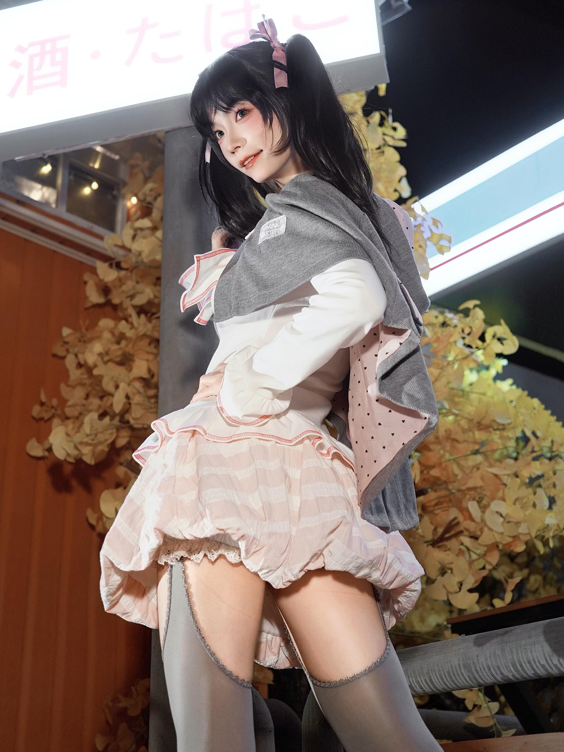 清纯美女写真图，甜美气质自然笑容