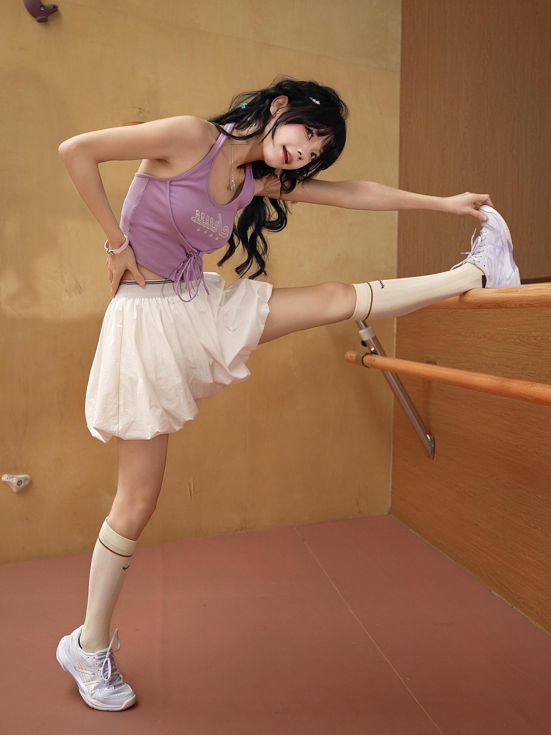 清纯美女户外写真，阳光明媚唯美图