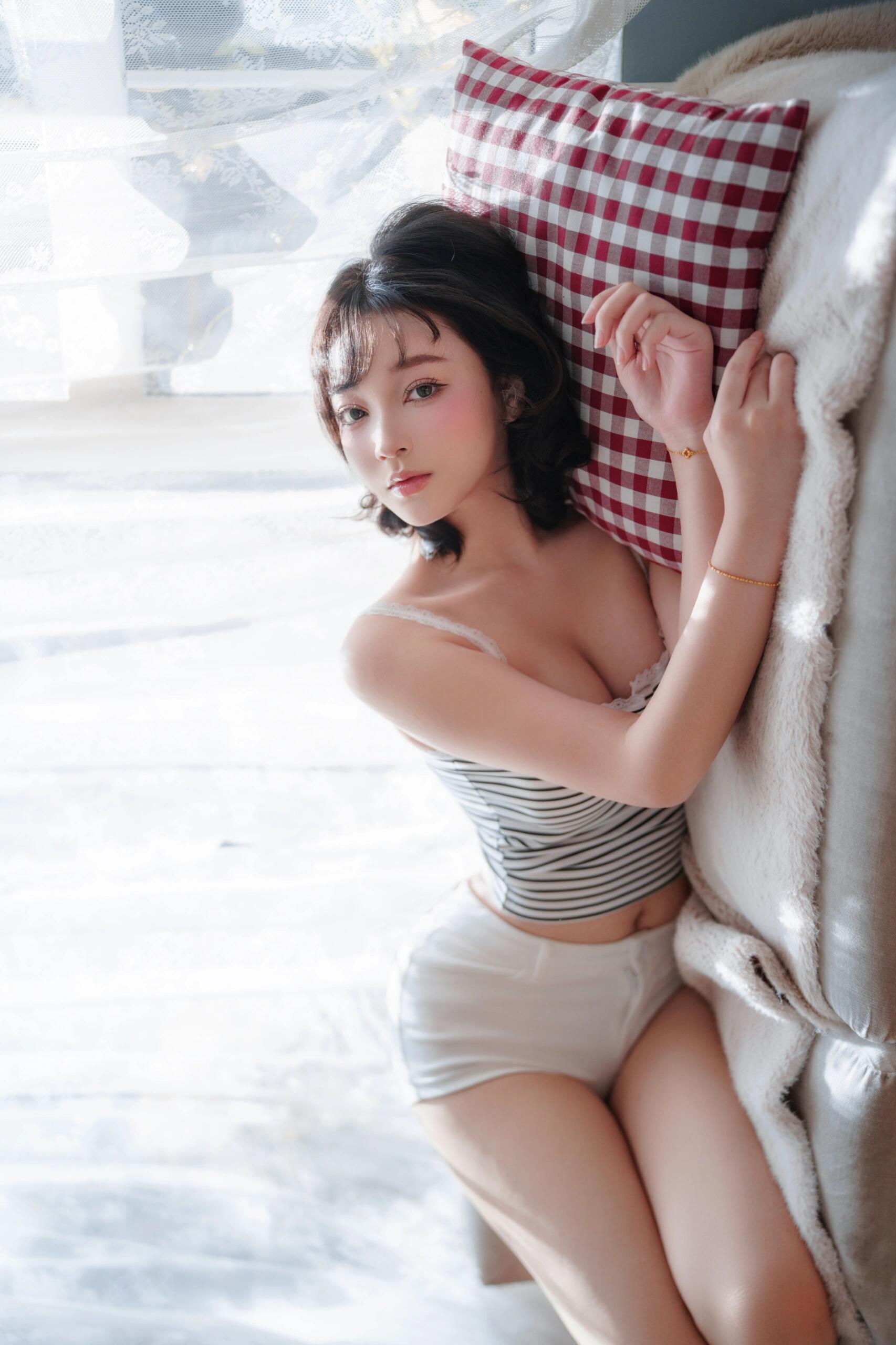 清纯美女高清图，笑容甜美人像写真