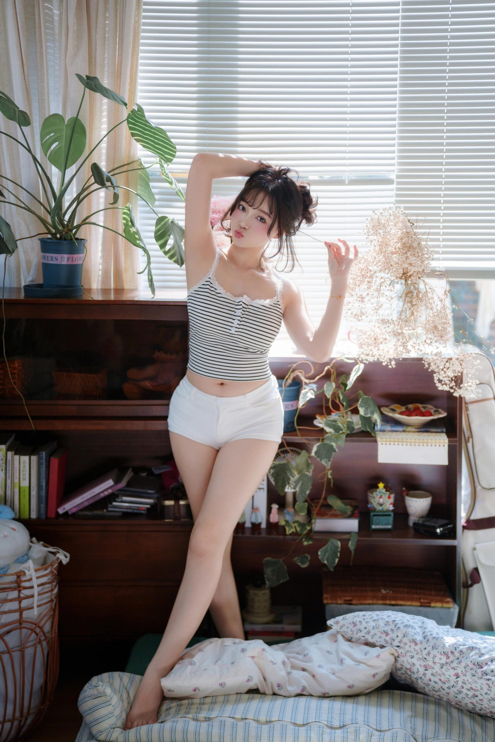 清纯美女高清人像，自然风格写真图