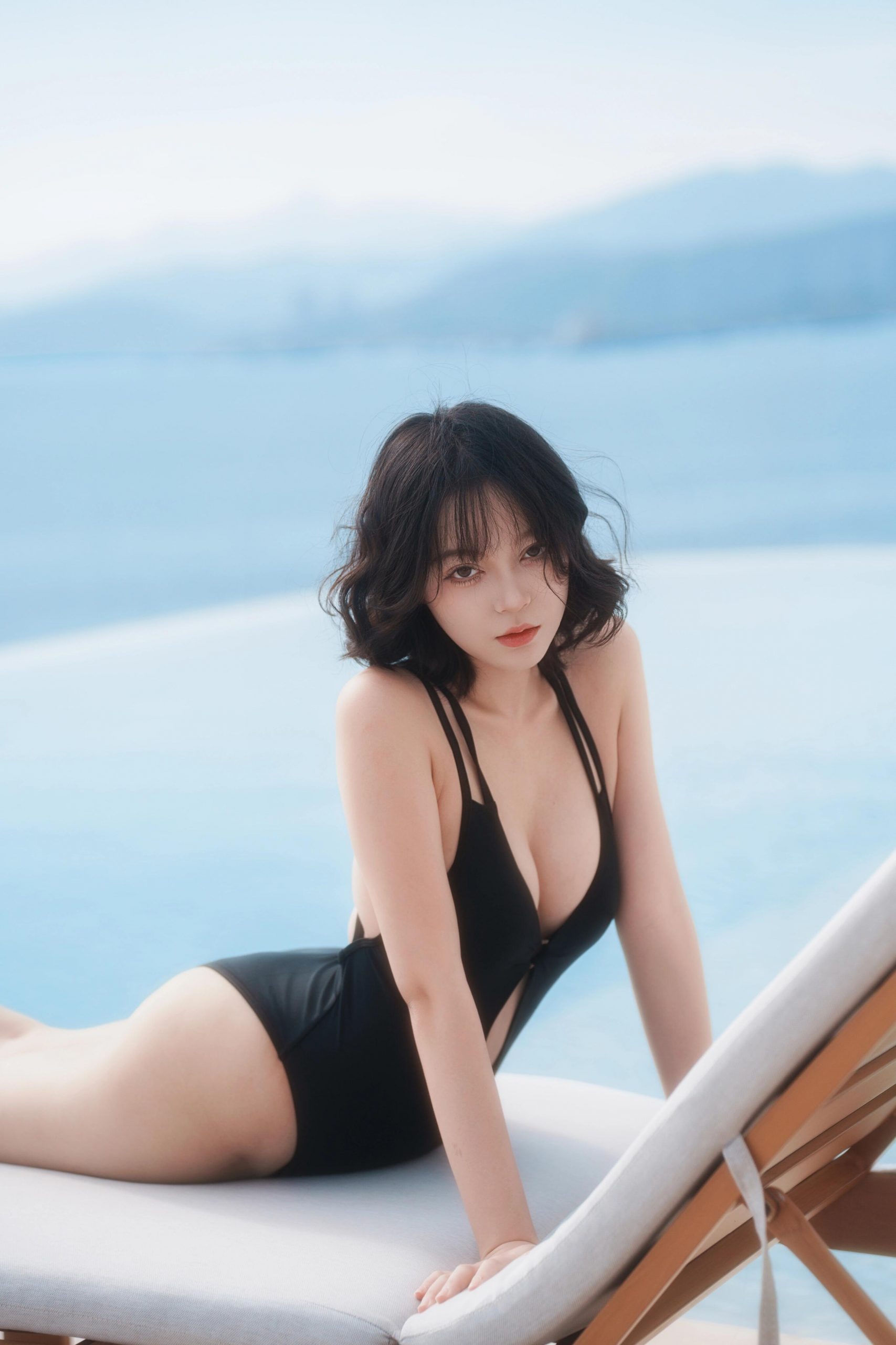 泳装美女唯美人像，夏季海边写真图