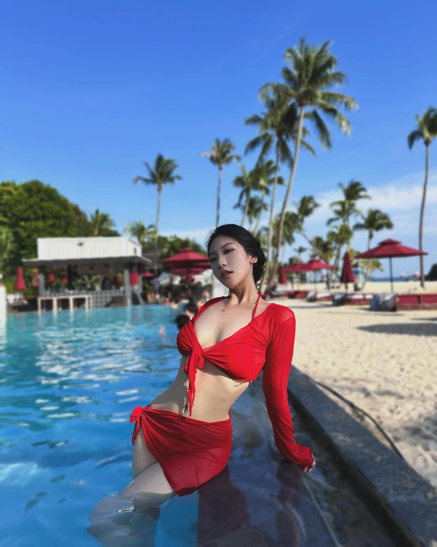 泳装美女写真图片，沙滩比基尼写真