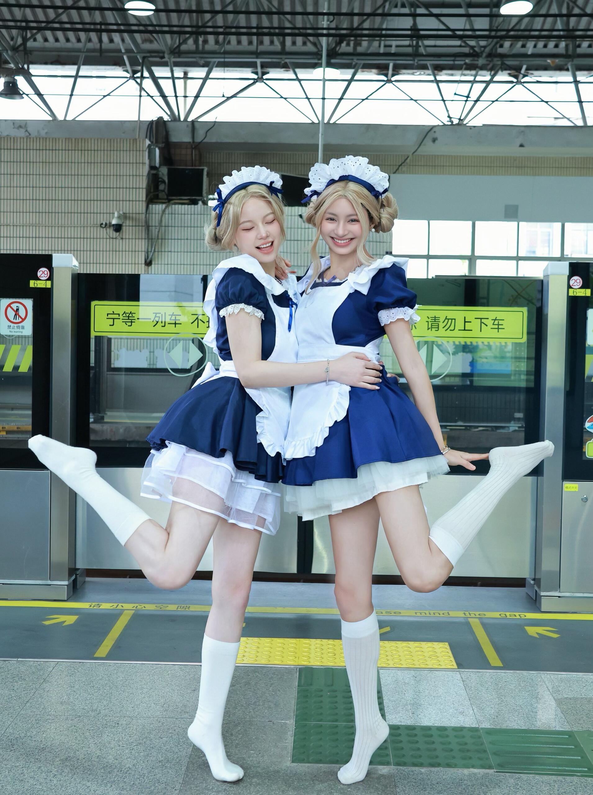 清纯美女写真图片，自然光下人像摄影