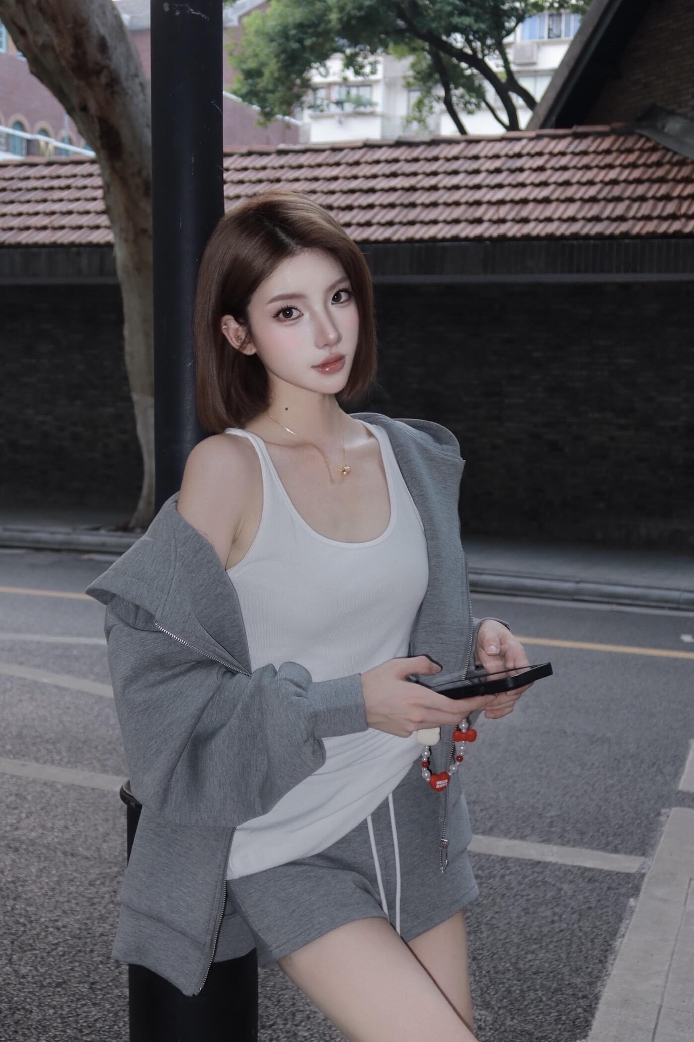 清纯美女写真图片，自然光下人像摄影