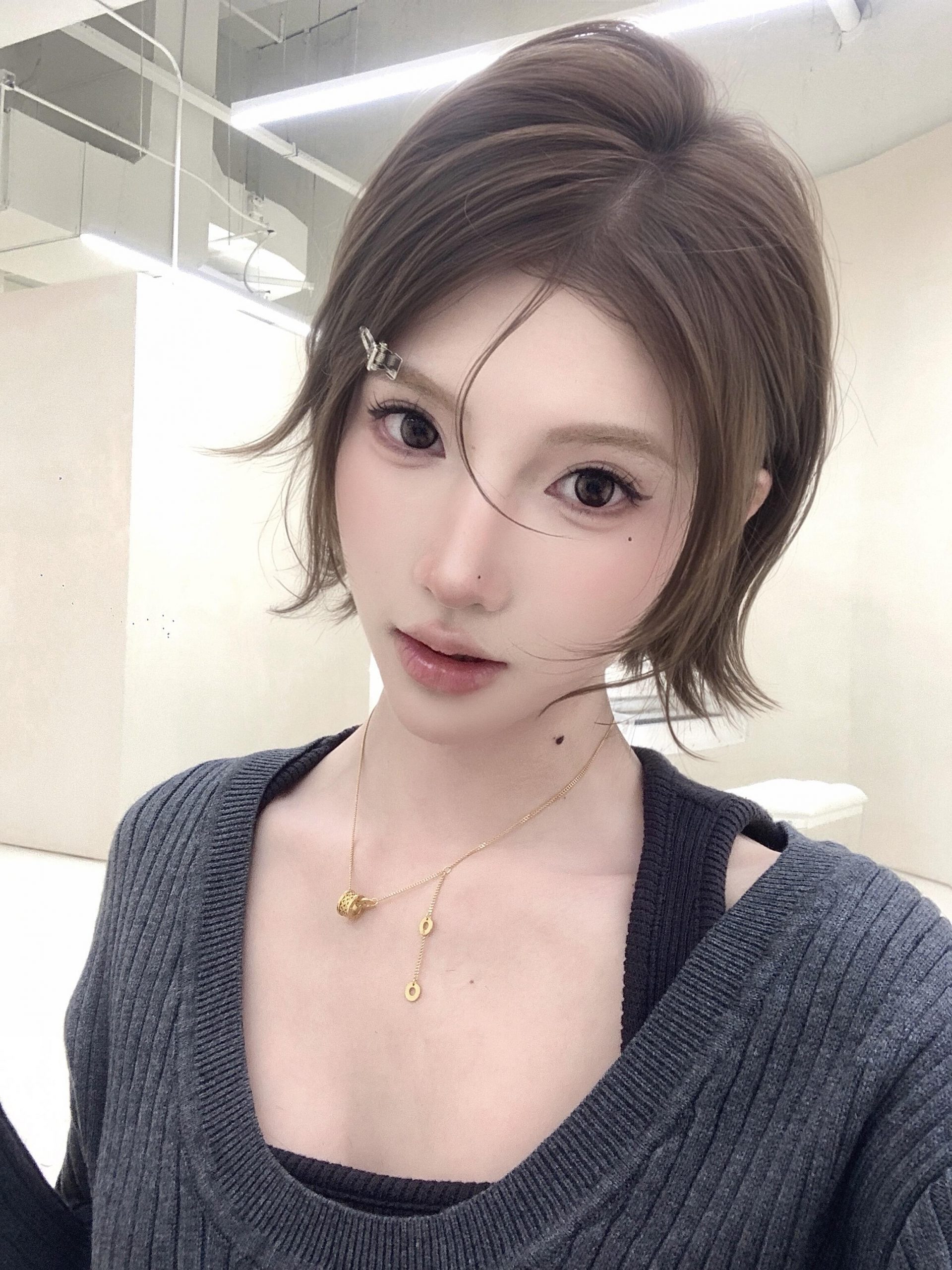 清纯美女高清人像，自然风格写真图