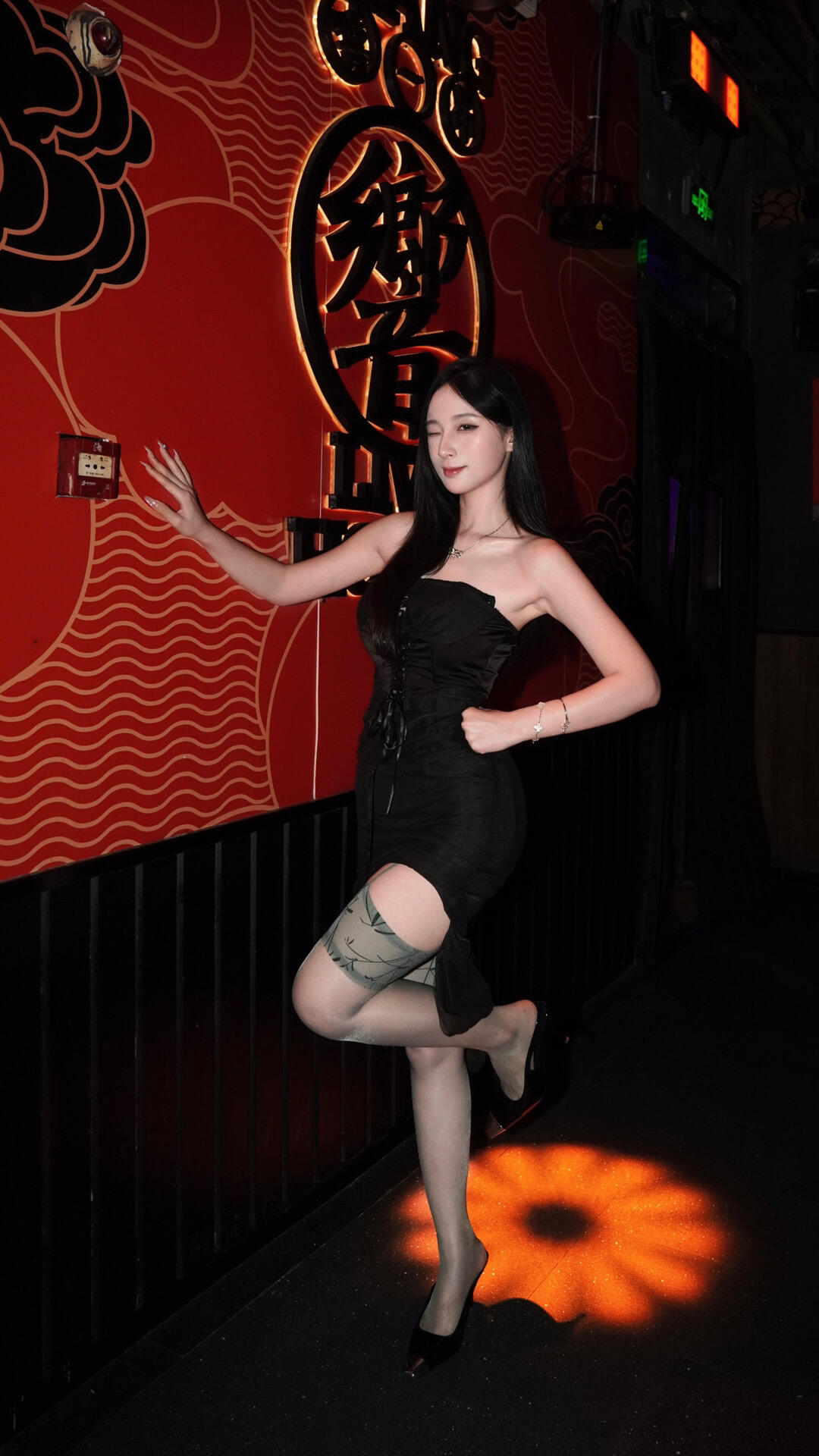  性感美女高清照片，时尚室内写真