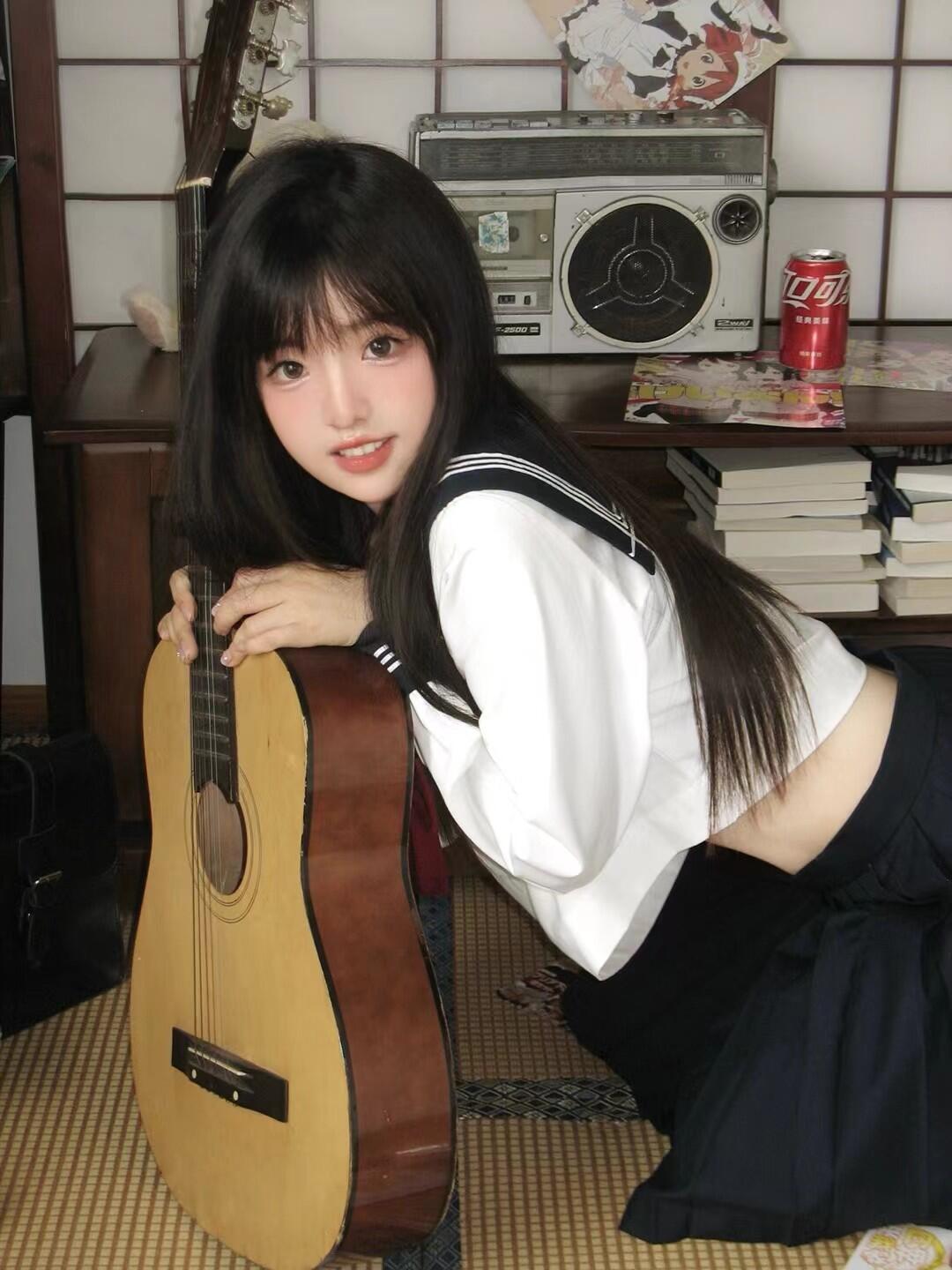 清纯美女户外写真，阳光明媚唯美图