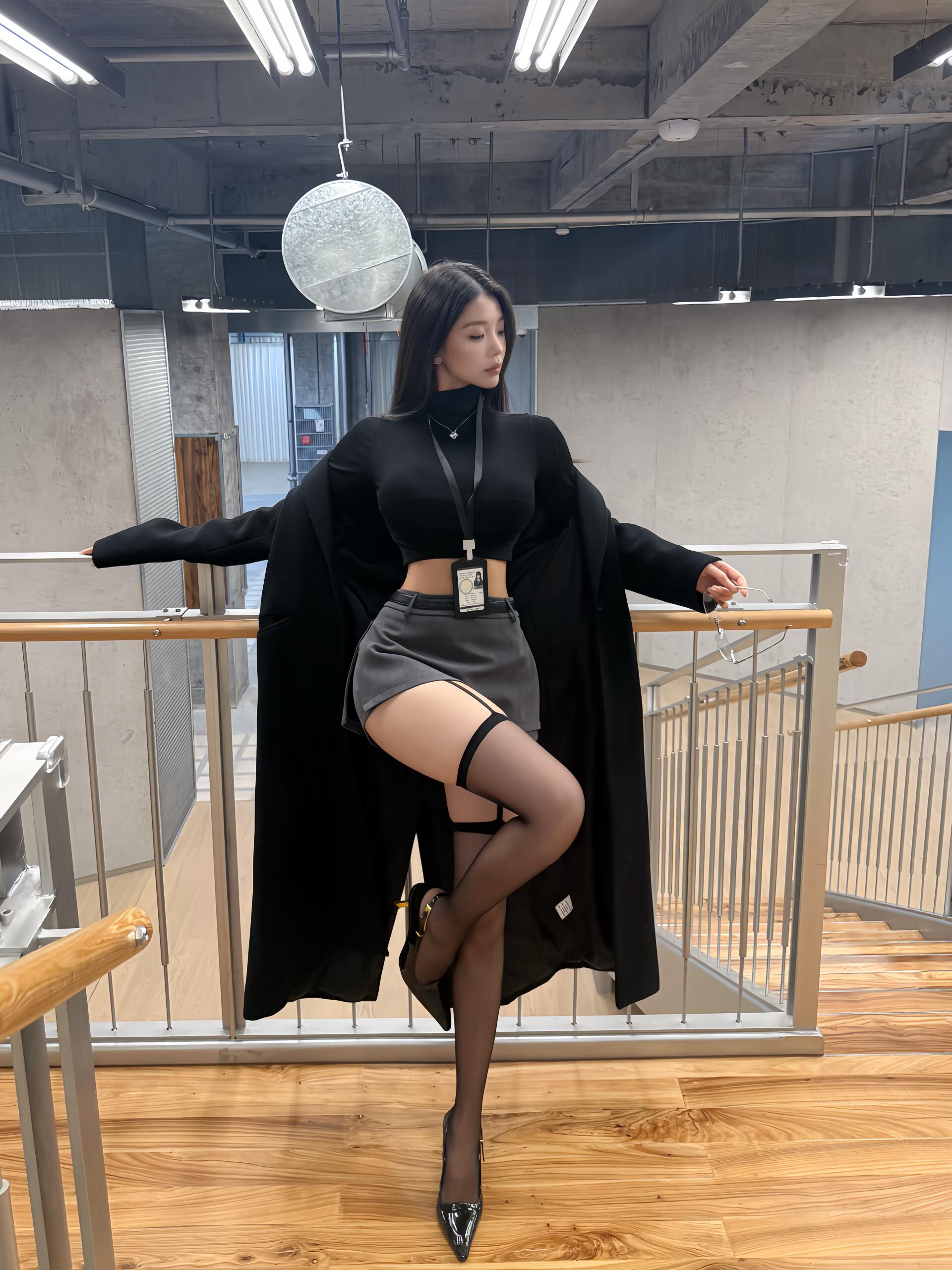 性感美女高清照片，时尚室内写真